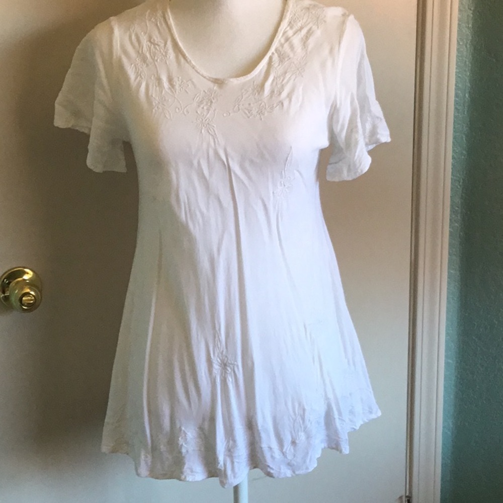 Blair short sleeve embroidered top M